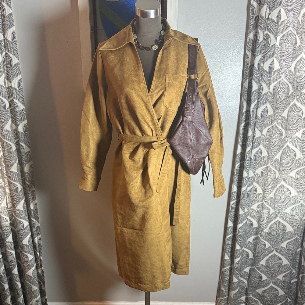 Banana Republic Vegan Suede Belted Wrap Dress in a tan color SZ 10 - Picture 2 of 9